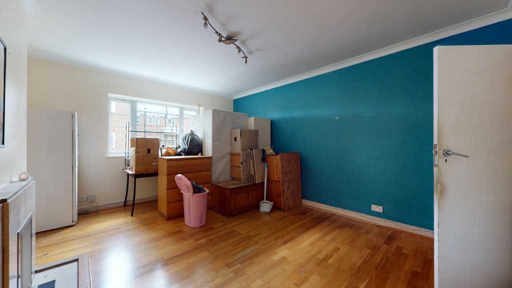 Property photo 3 of 13 Flat 16, Warwick Lodge, Shoot Up Hill, London Nw2 3Pe