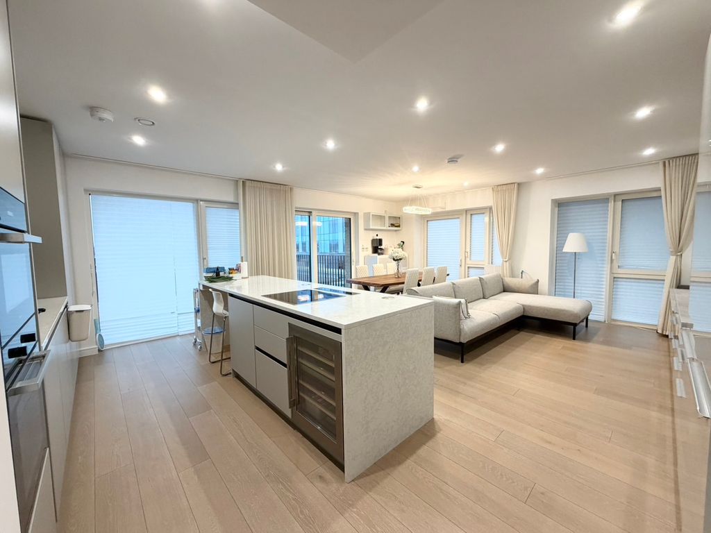 Property photo 2 of 23