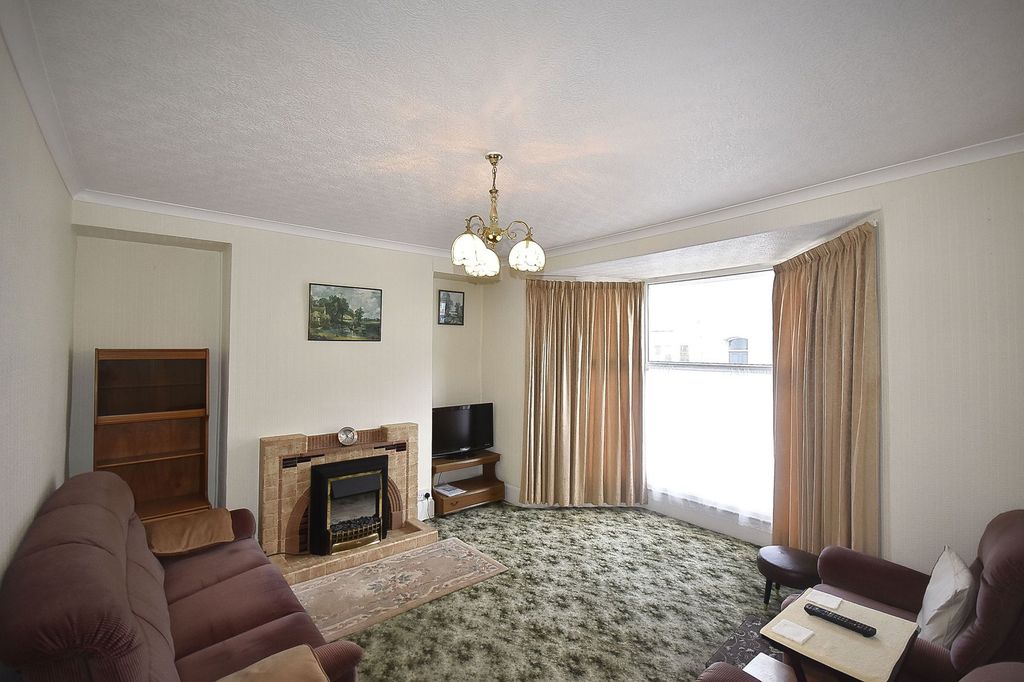 Property photo 3 of 27