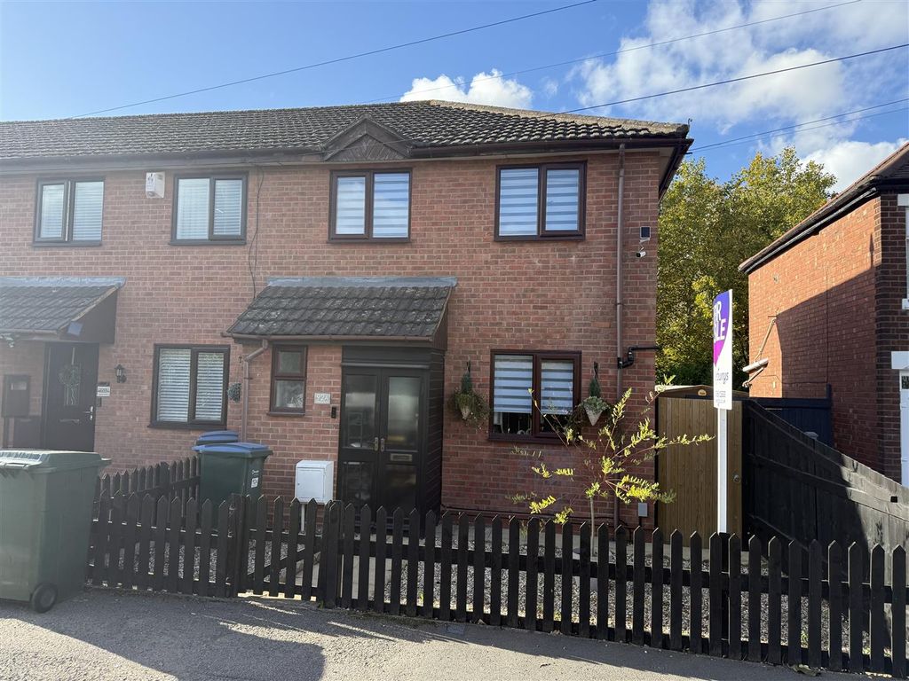 Property photo 3 of 20 Front Garden