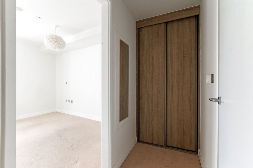Additional image 8 of 1 bed flat for saleLeyton Road, Harpenden, Hertfordshire AL5
