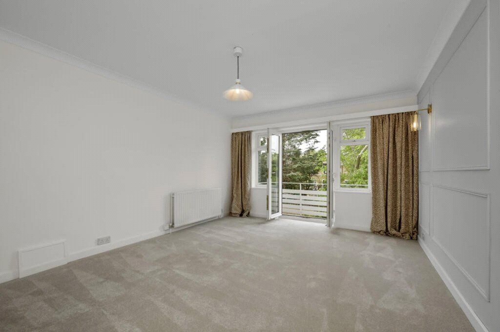 Property photo 3 of 16 Living Room