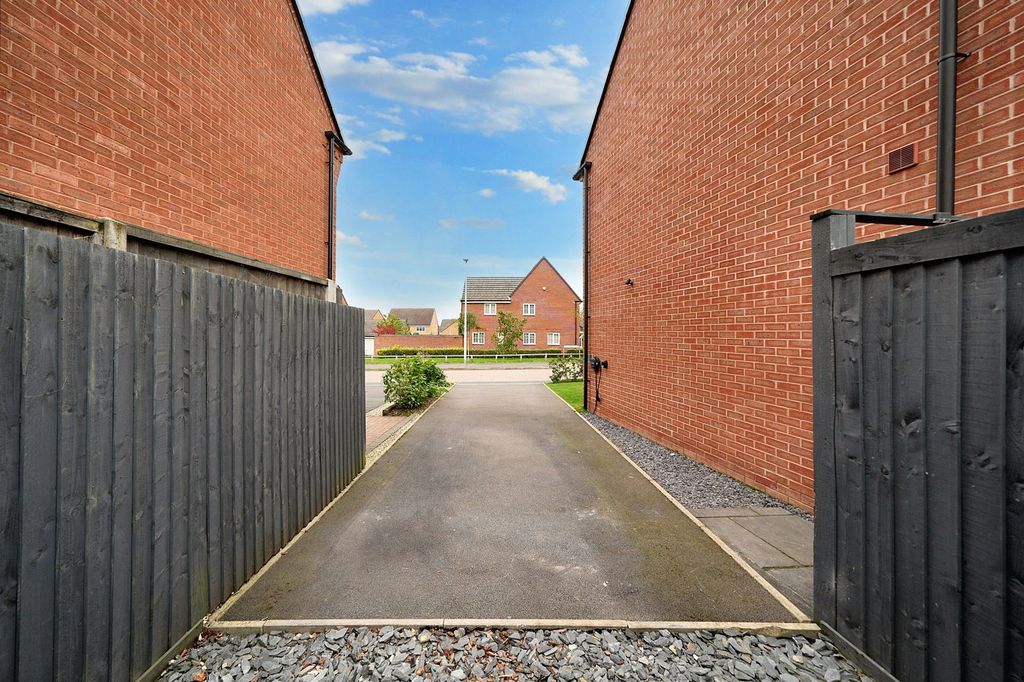 Property photo 3 of 42