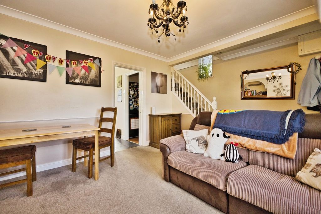 Property photo 3 of 12 Pbox-Img.Jpg