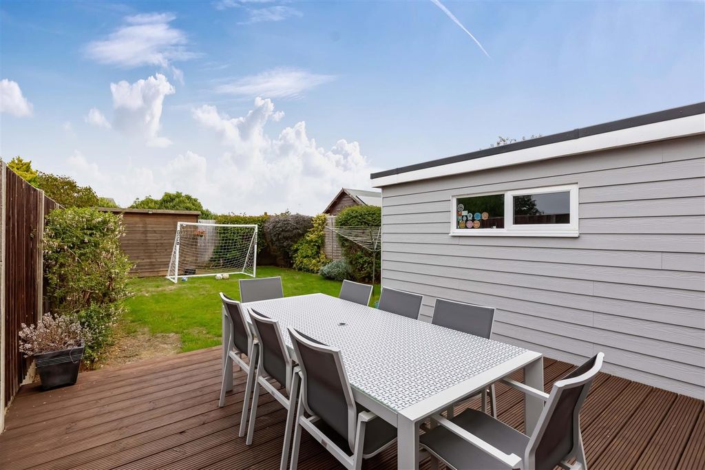 Property photo 3 of 17 Ardingly Drive_19.Jpg