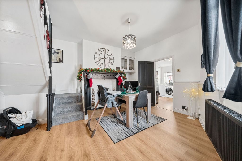 Property photo 3 of 21