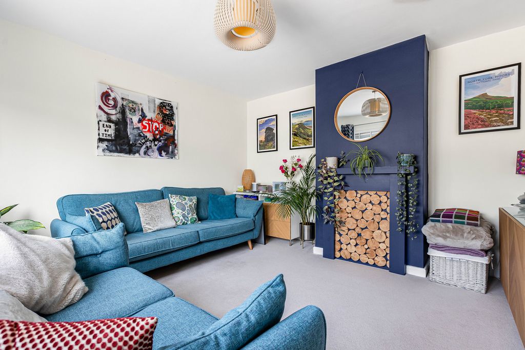 Property photo 3 of 34