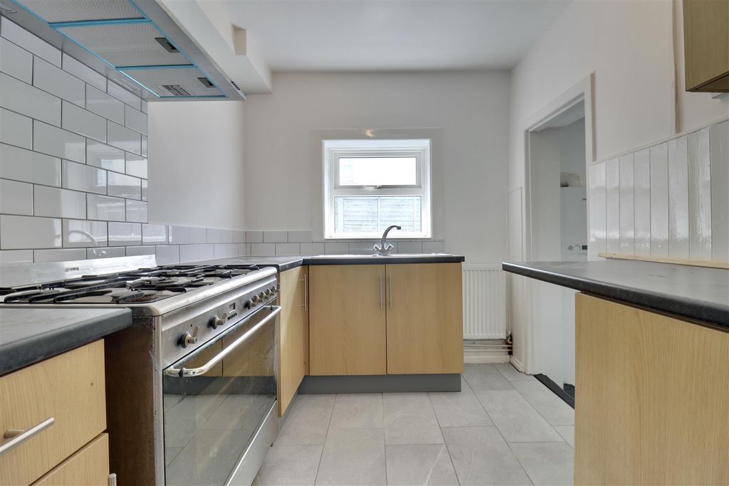 Property photo 2 of 11 Cb086Dd5-Abf6-488E-A40C-5Bbf52B5B1Ae_1_201_A.Jpeg