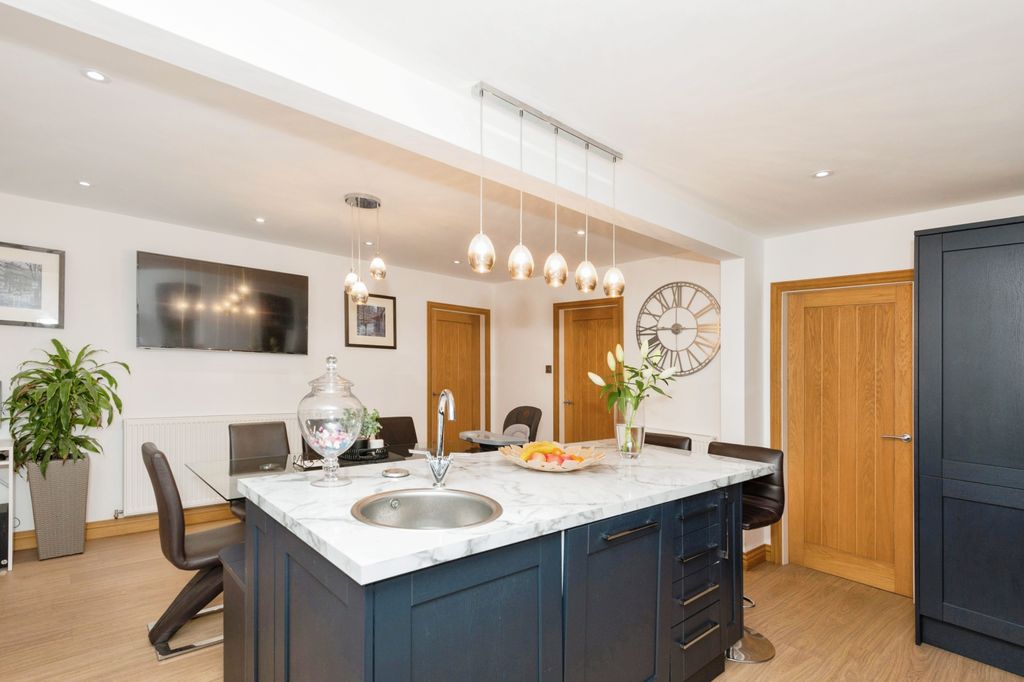 Property photo 2 of 15 Kitchen/Dining Room