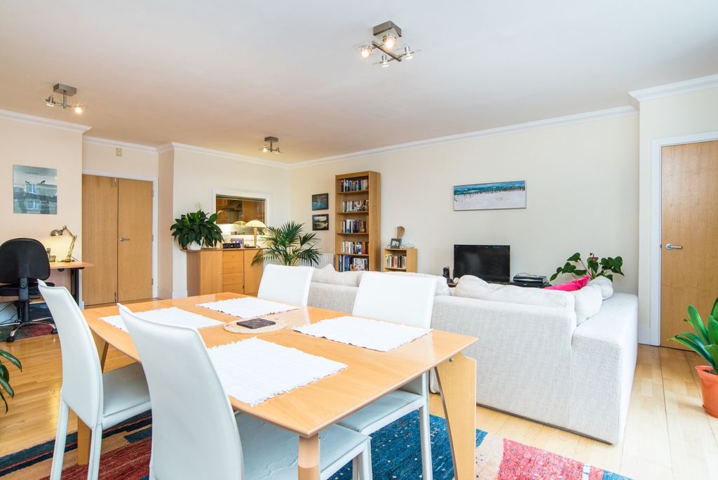 Property photo 3 of 7 Reception (2)