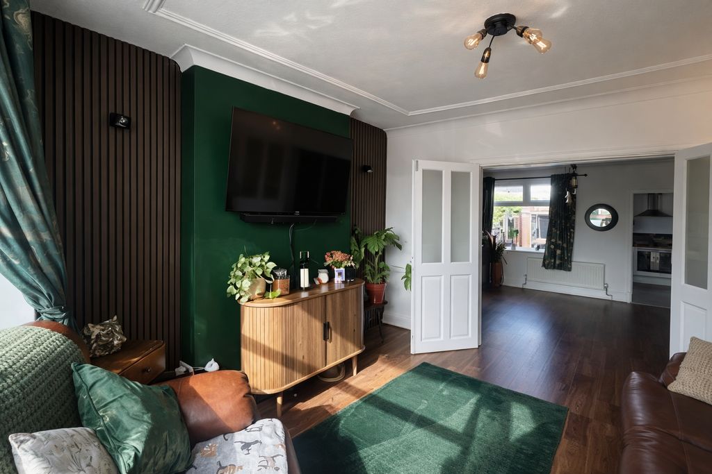 Property photo 3 of 11 Living Room