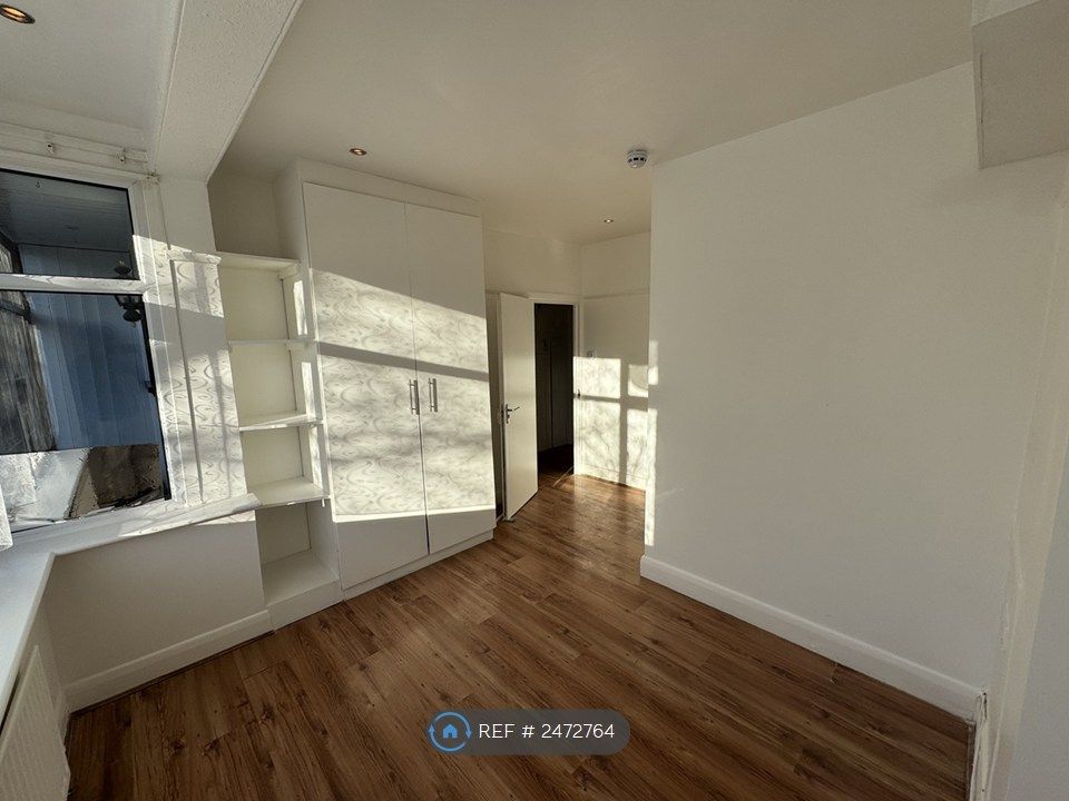 Property photo 3 of 21 Bedroom 1 Again With Ensuite