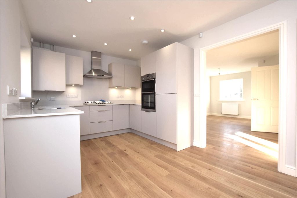 Property photo 1 of 10 Kitchen