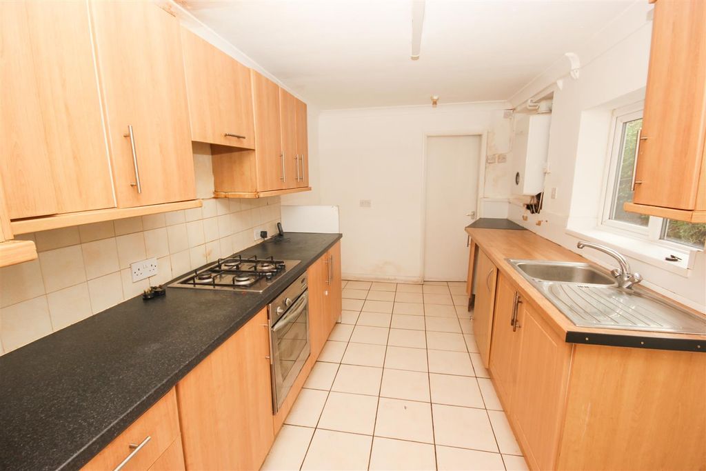 Property photo 3 of 11 Kitchen.Jpg