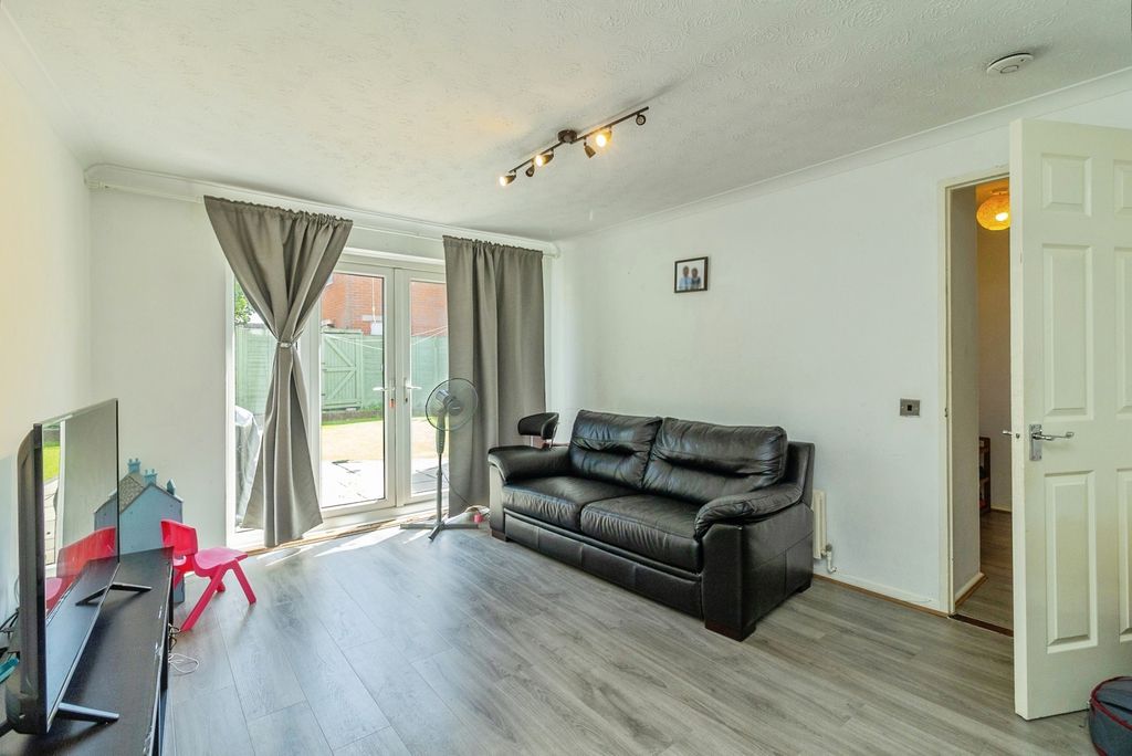 Property photo 3 of 18 Pbox-Img.Jpg