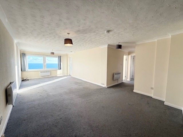 Property photo 3 of 17 Living Room