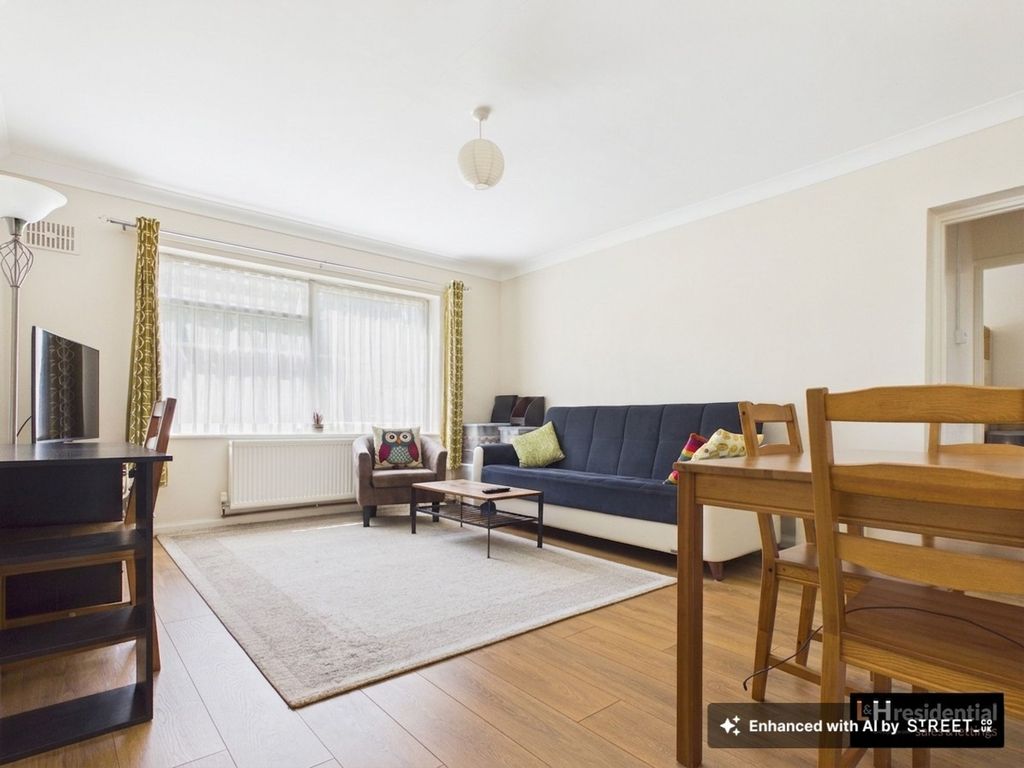 Property photo 2 of 6