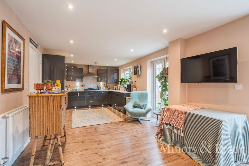 Property photo 2 of 19