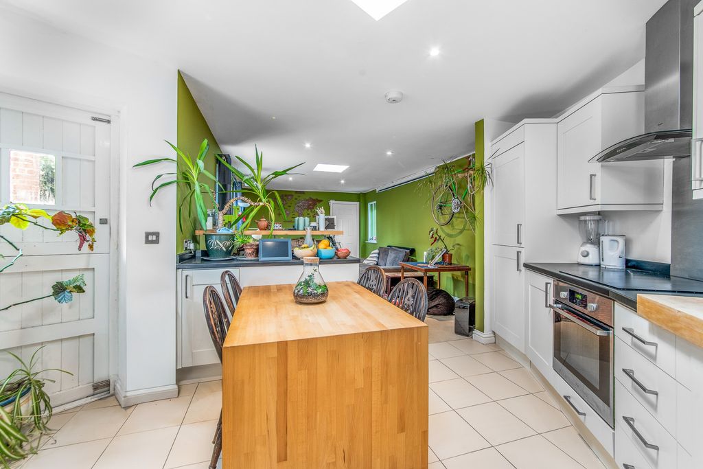 Property photo 3 of 16