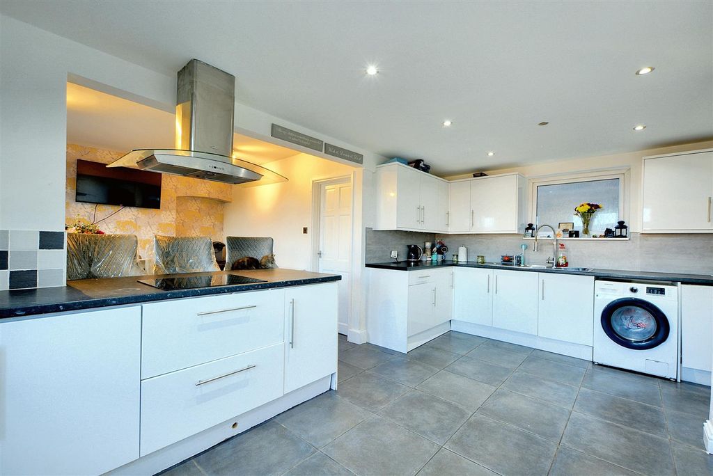 Property photo 2 of 46 Kitchen Diner_4.Jpeg