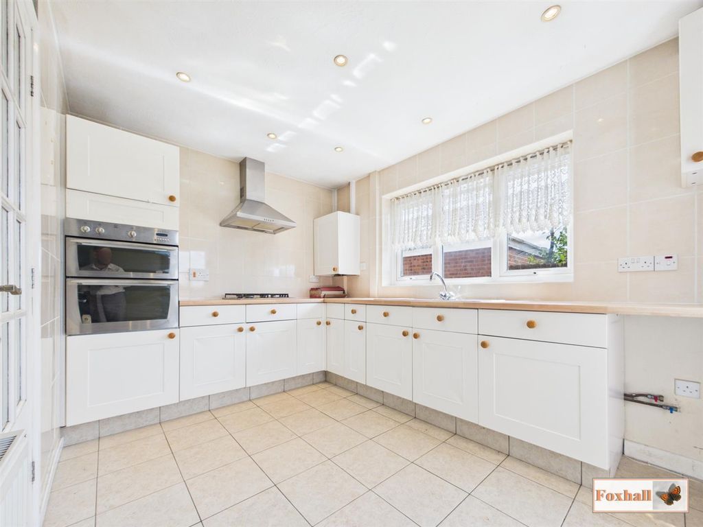 Property photo 3 of 13 Kitchen