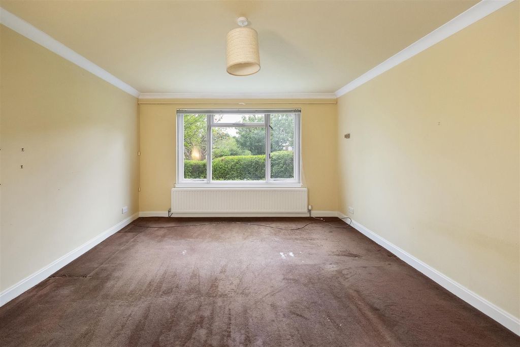 Property photo 2 of 33