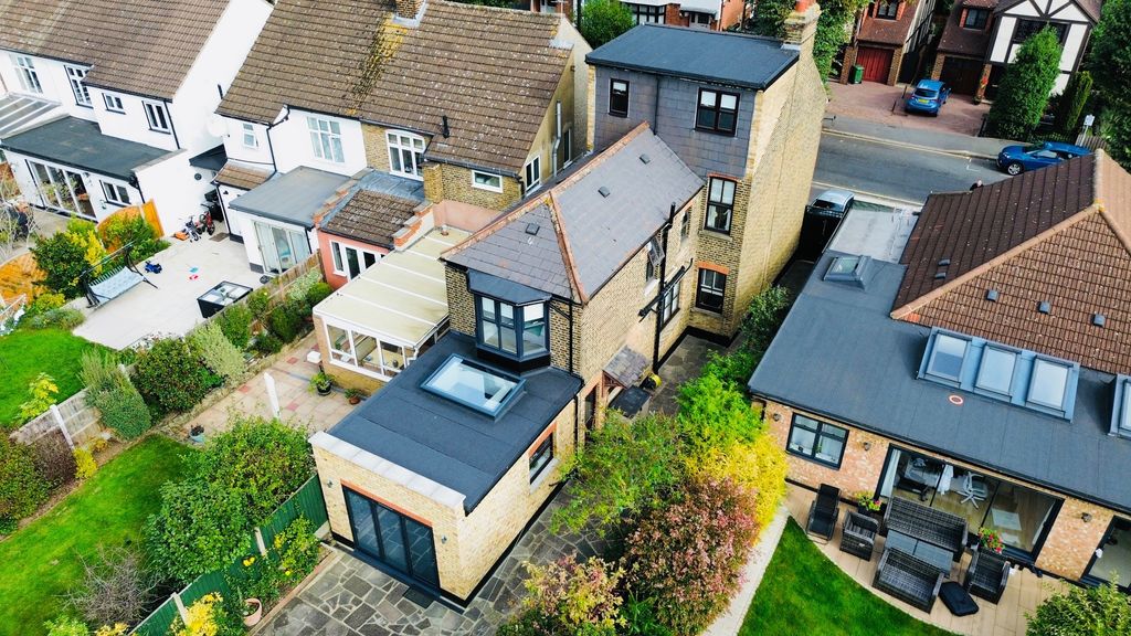 Property photo 2 of 28