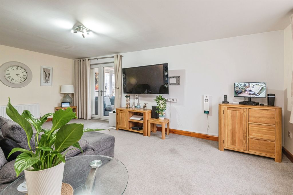 Property photo 2 of 21