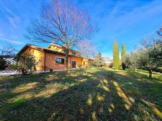 Property photo 2 of 20