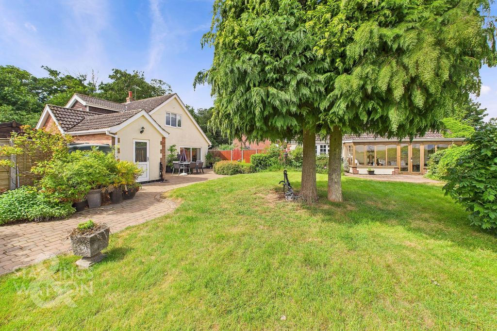 Property photo 2 of 27