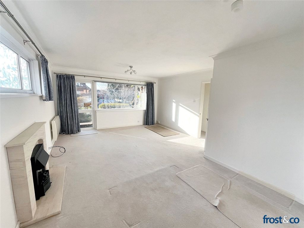 Property photo 3 of 14 Lounge