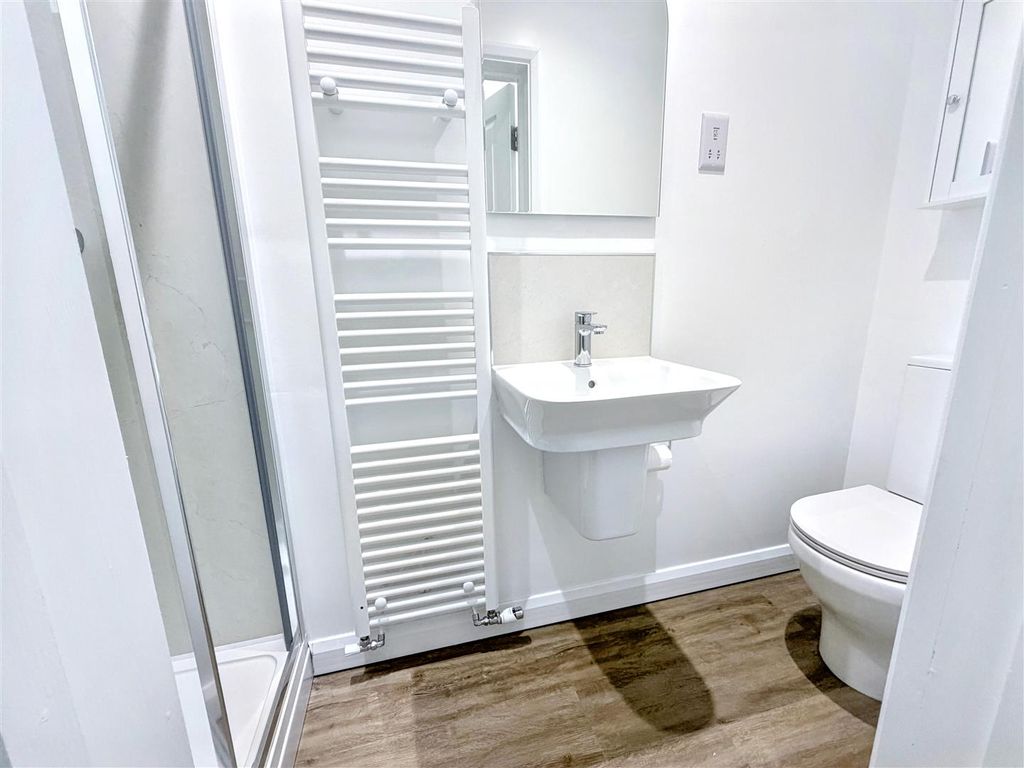 Property photo 3 of 7 Bedroom 2 Ensuite