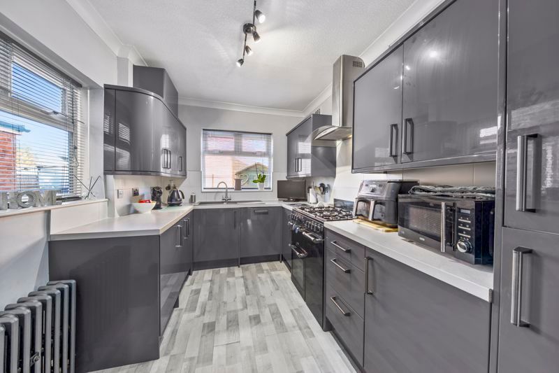 Property photo 3 of 27 Kitchen