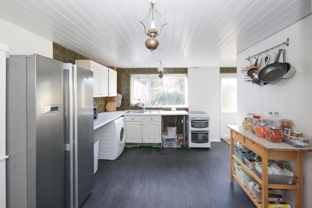 Property photo 3 of 16 Kitchen Diner