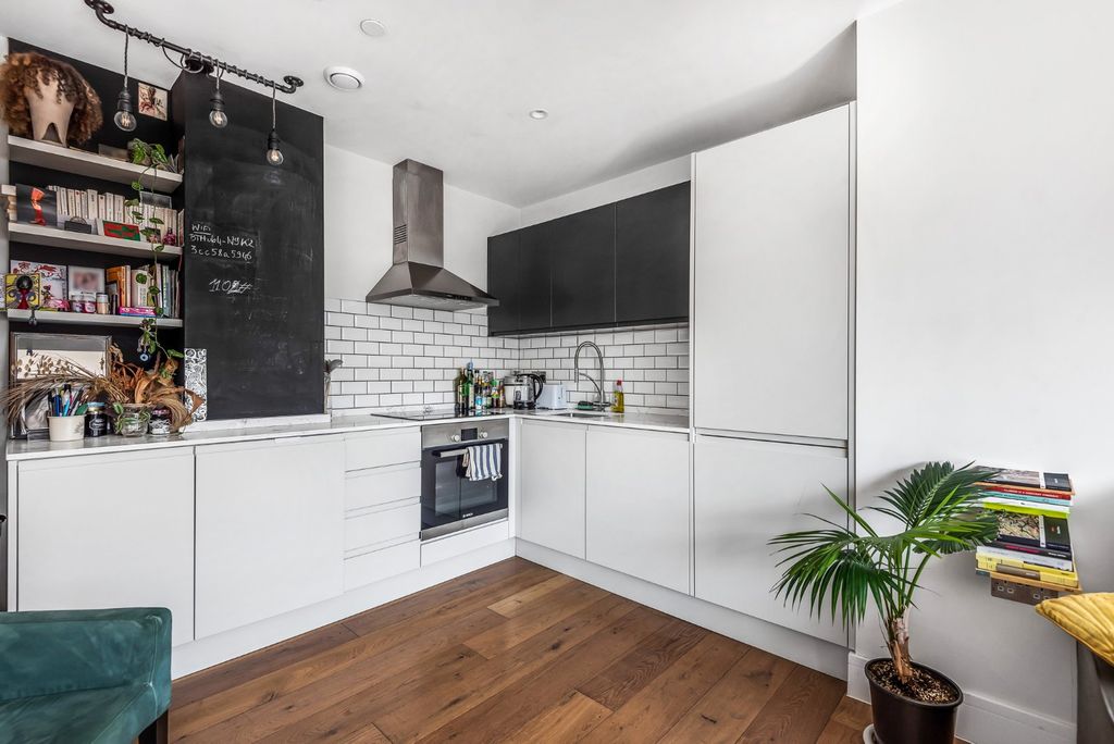 Property photo 3 of 6 Picture No. 13