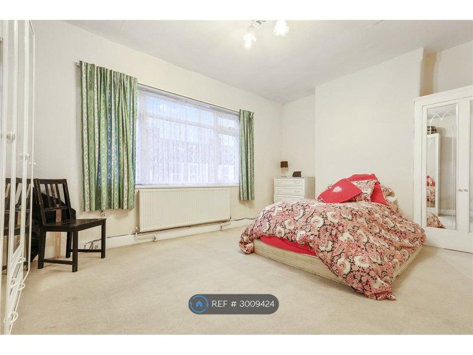 Property photo 2 of 13 Bedroom 1