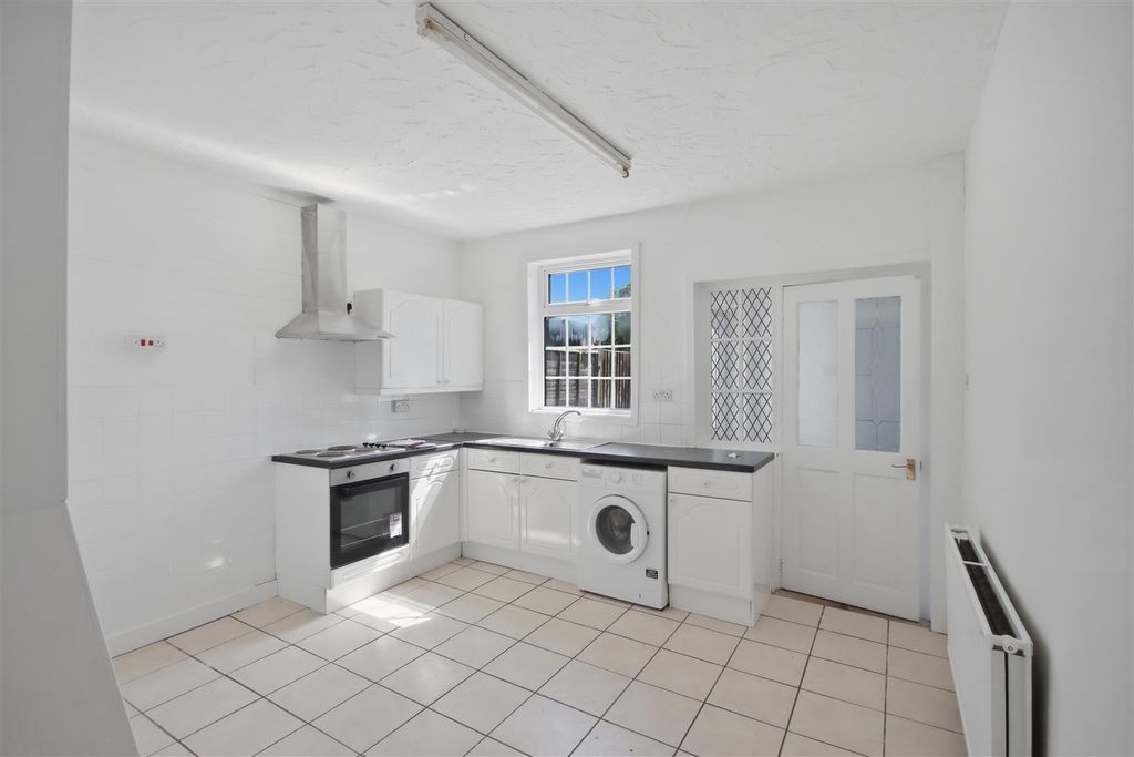 Property photo 3 of 11 Kitchen/Diner