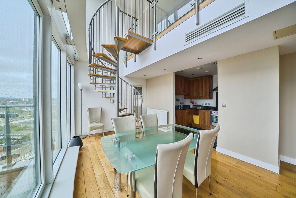 Property photo 3 of 17 Photo