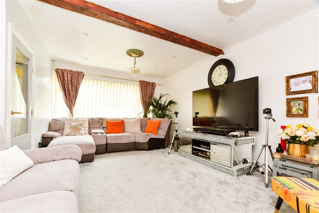 Property photo 3 of 14 Lounge