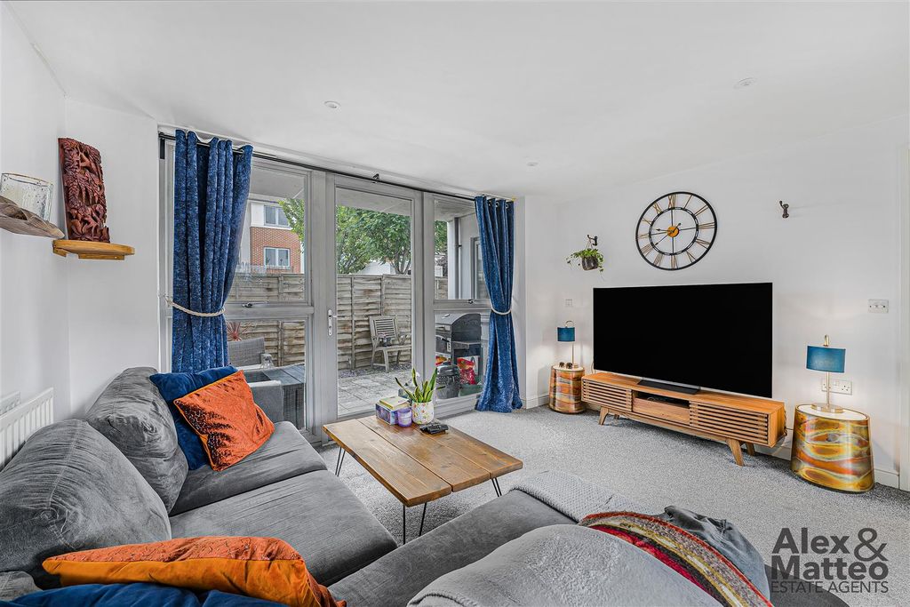 Property photo 1 of 13 Goldsworthy Gardens