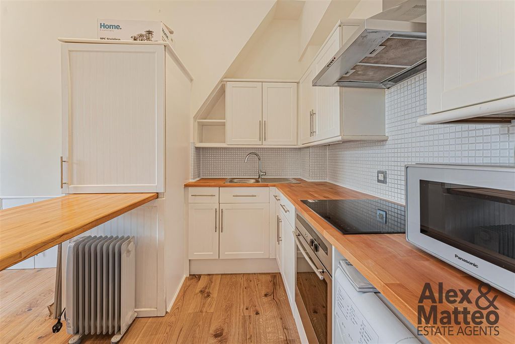 Property photo 3 of 7 Orange Place