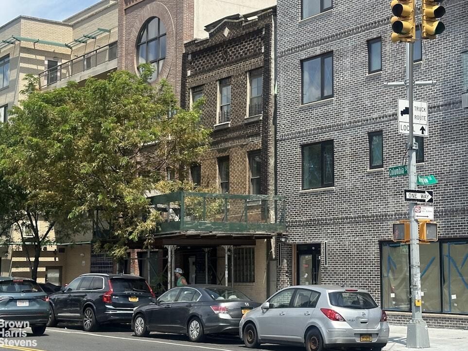 Property photo 1 of 2