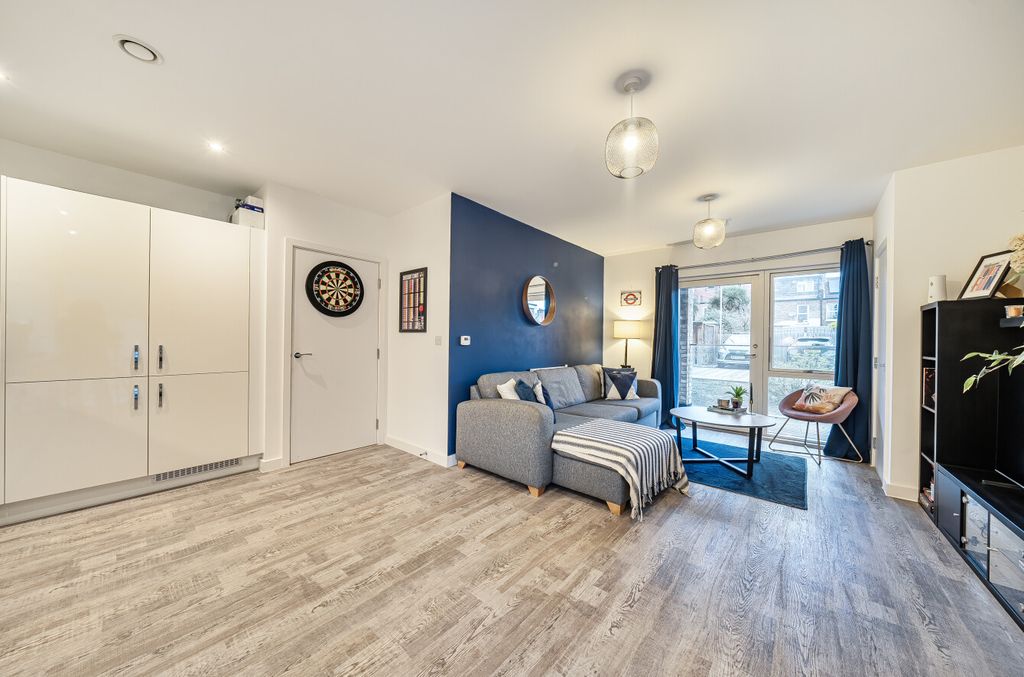 Property photo 3 of 9