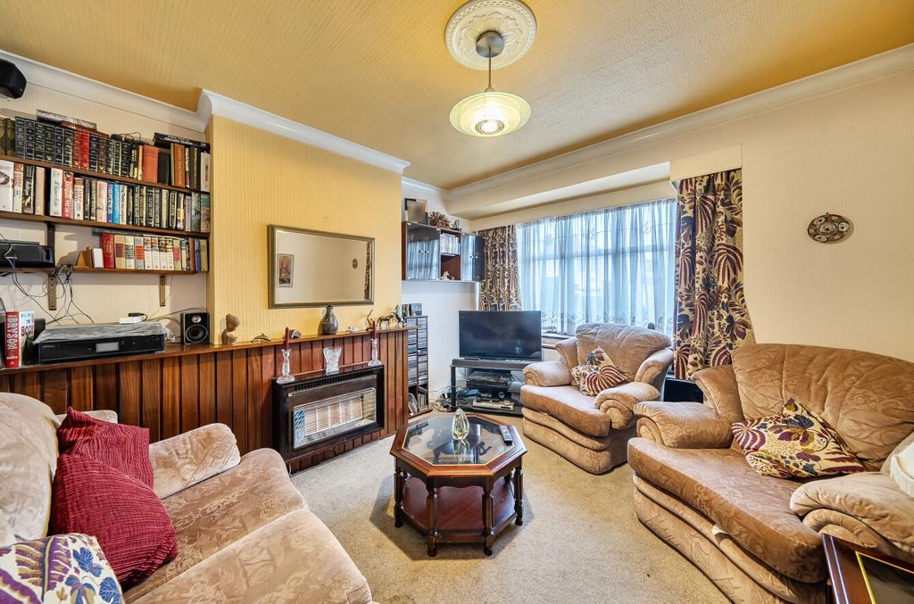 Property photo 2 of 12 Davidson Frost-Wellings, Morley Crescent East, Ha7