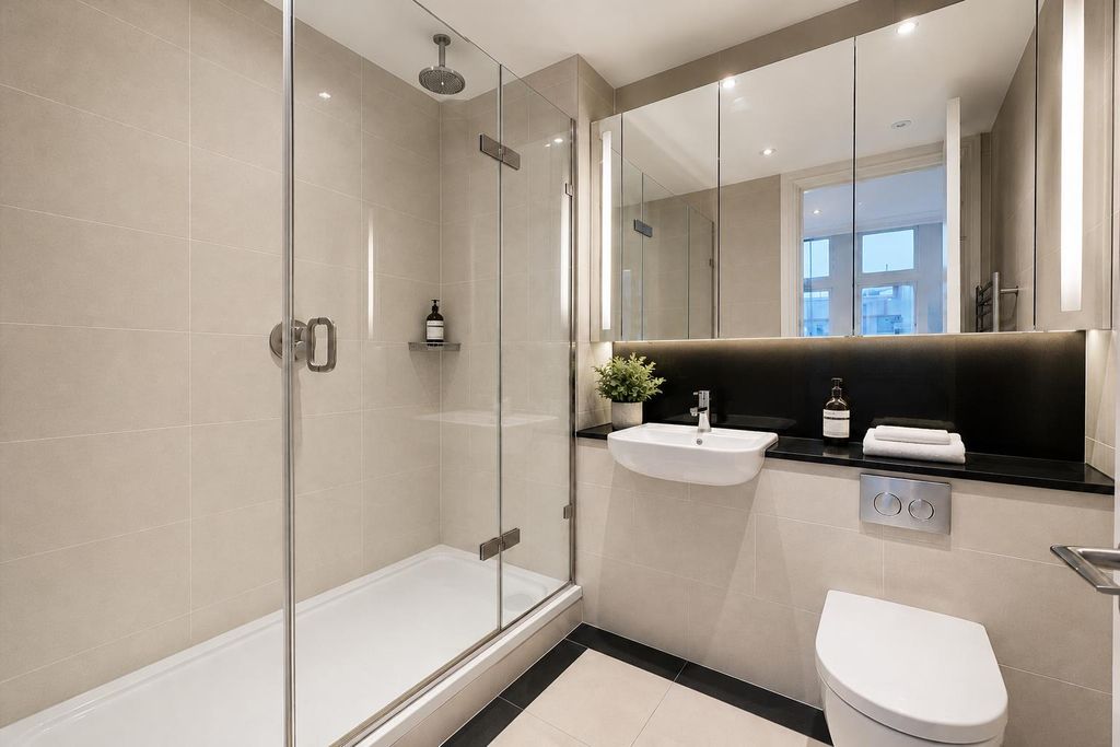 Property photo 3 of 9 Bathroom.Png