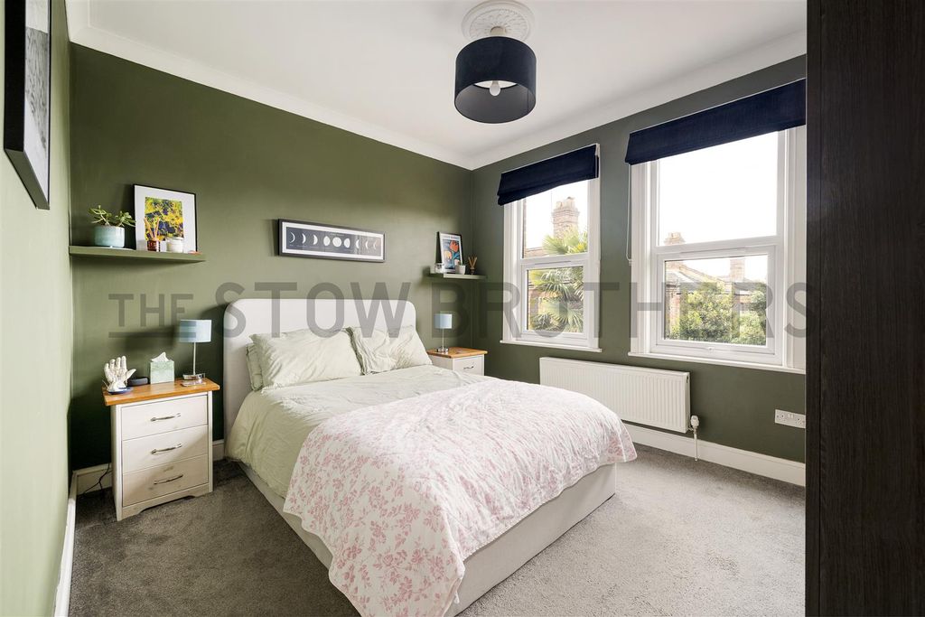 Property photo 2 of 27