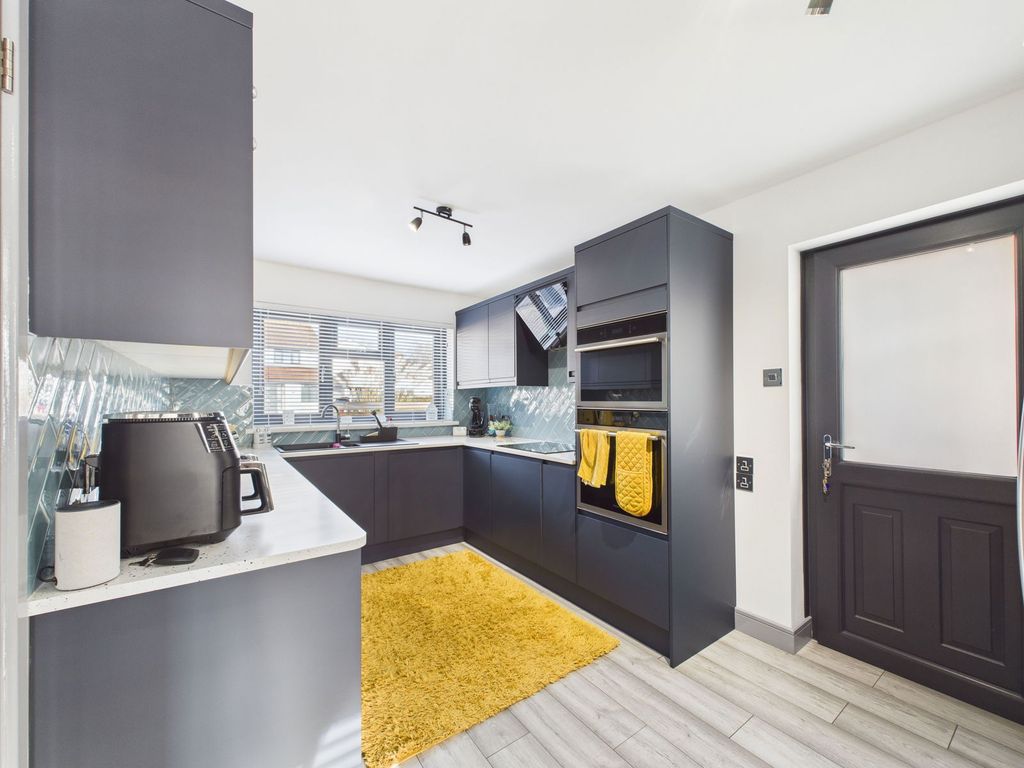 Property photo 3 of 25