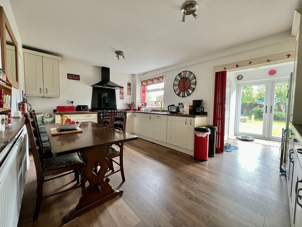Property photo 2 of 21