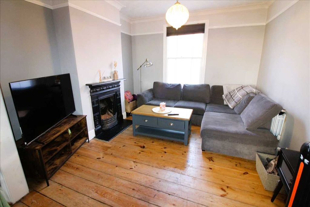 Property photo 2 of 13 Lounge