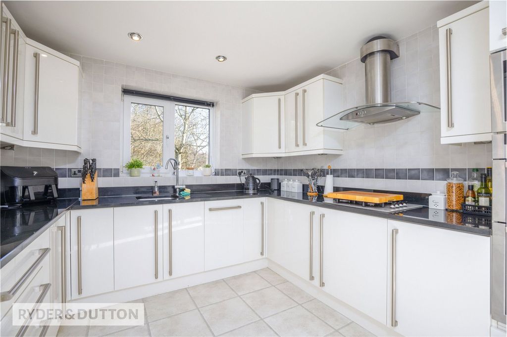 Property photo 1 of 41 Picture No. 10